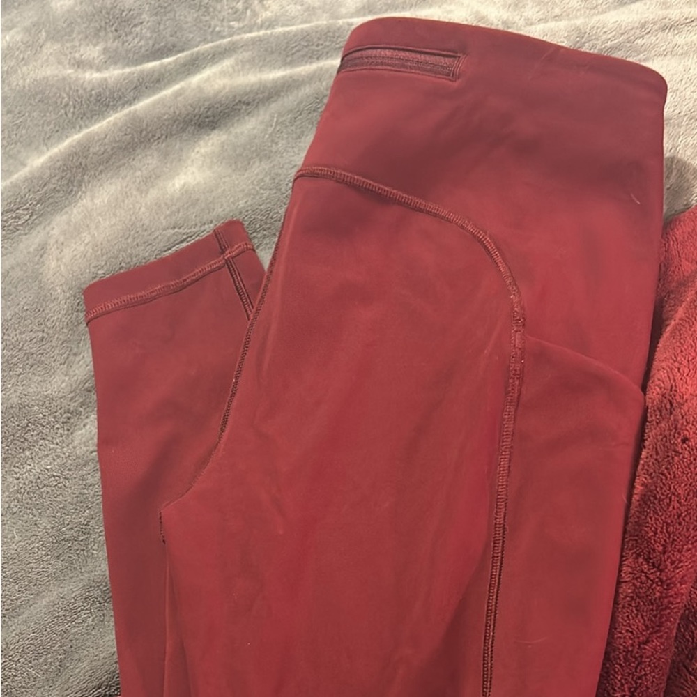 Lululemon size 4 Wunder Train with pockets full length